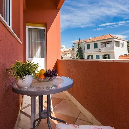 Apartment Old Town With Sea View Split