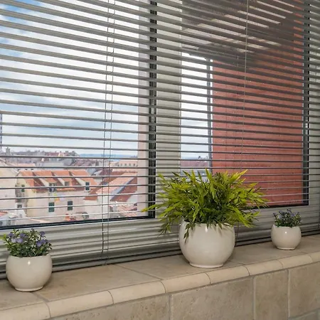 Apartment Old Town With Sea View *