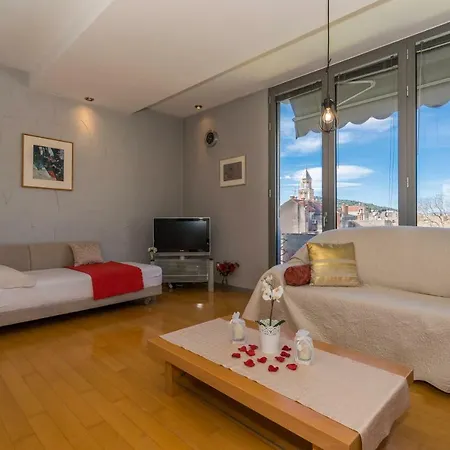 Apartment Old Town With Sea View Split